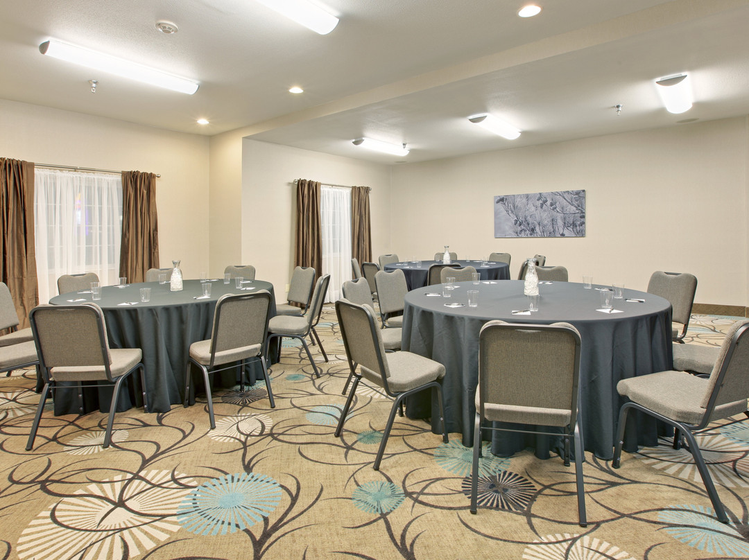 蒙蒂塞洛快捷假日酒店主图