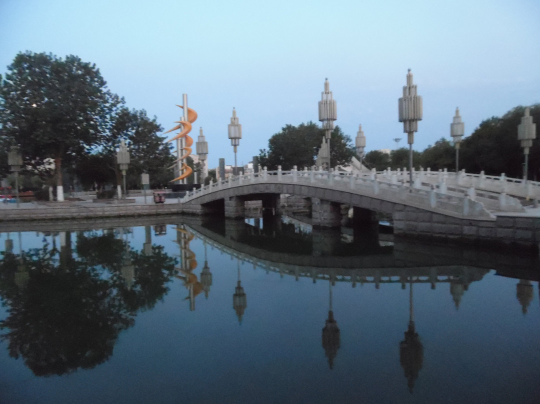 沈宏广场景点图片