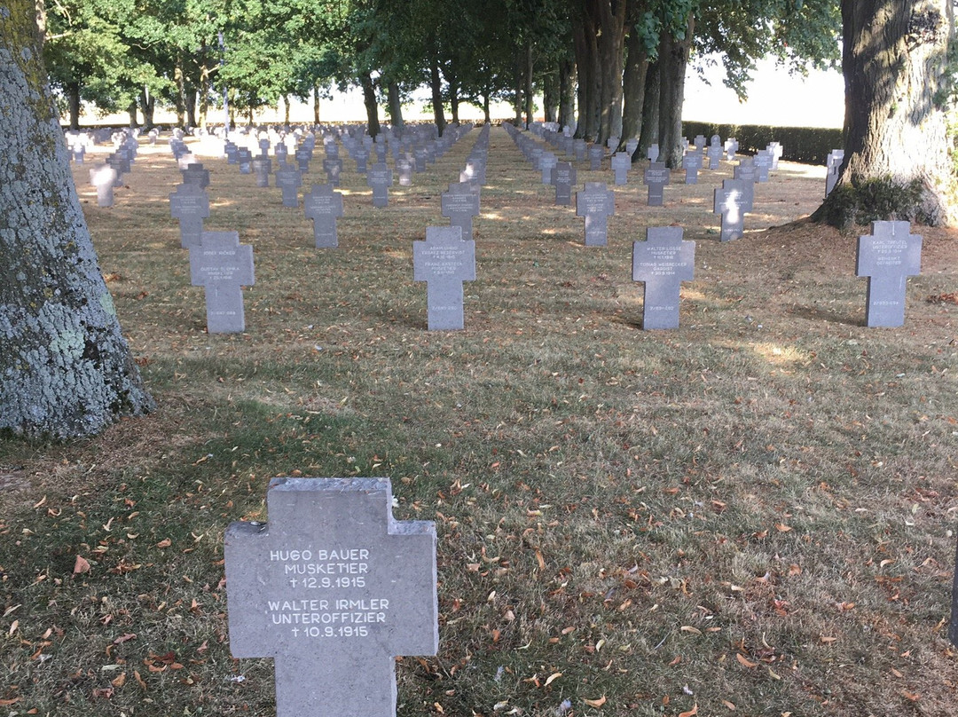 German war cemetery景点图片