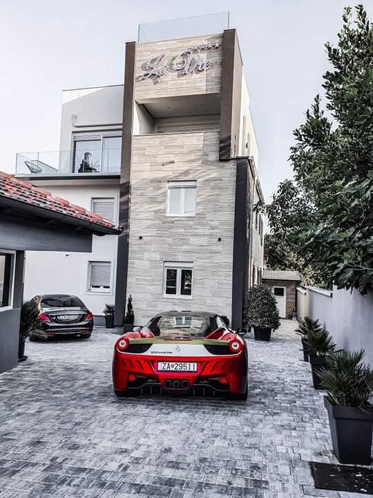 乐葳豪华酒店主图