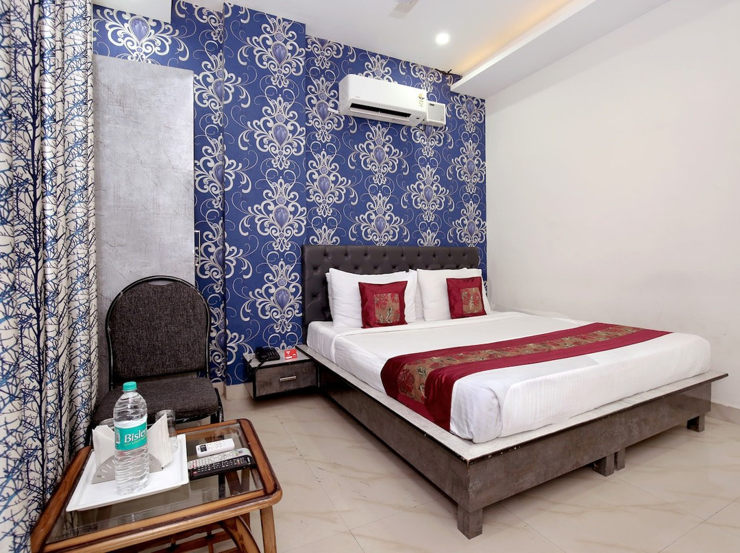 OYO 7100 Hotel Crossroads主图