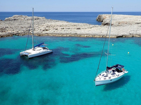 Sailing Graceful Days Catamaran Charter