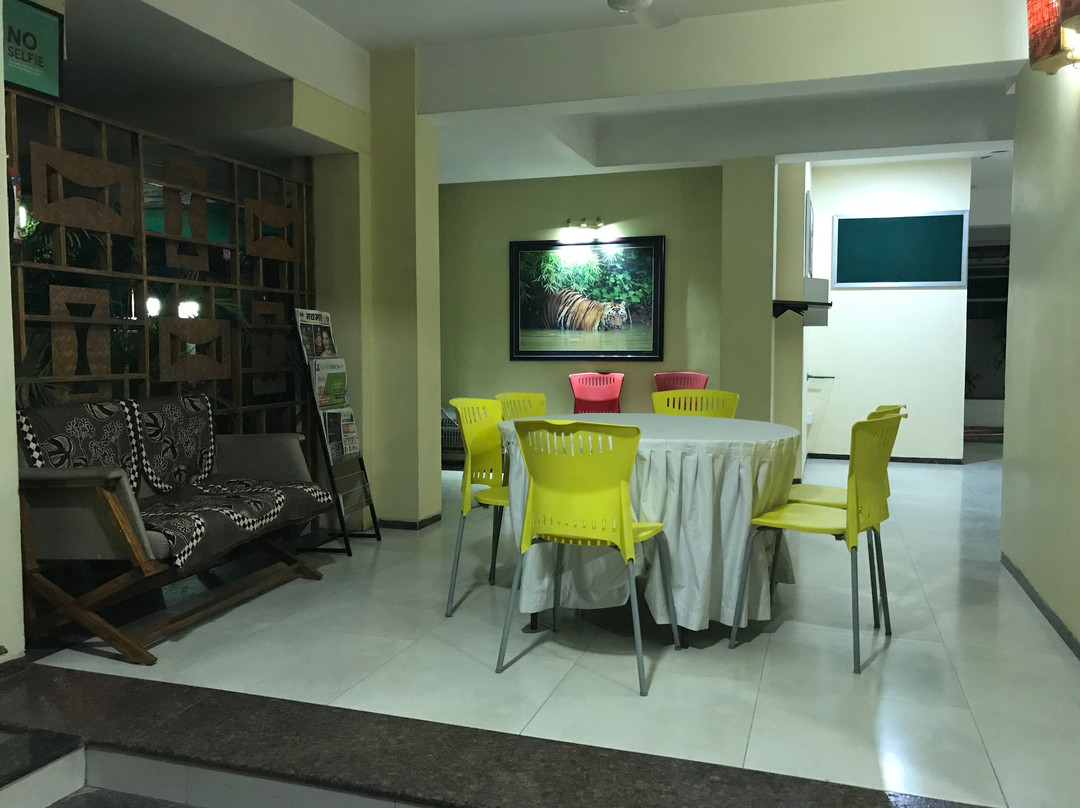 Treebo Trend Jog Centre主图