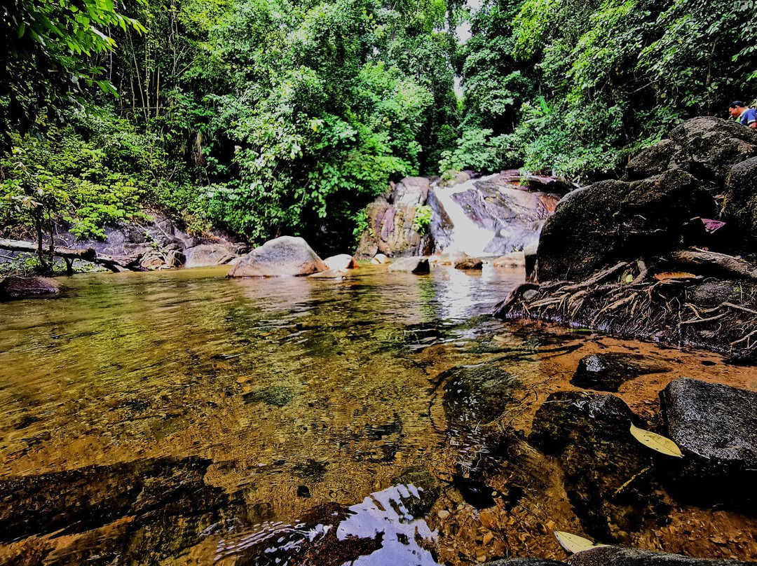 Ton Pring Waterfall景点图片