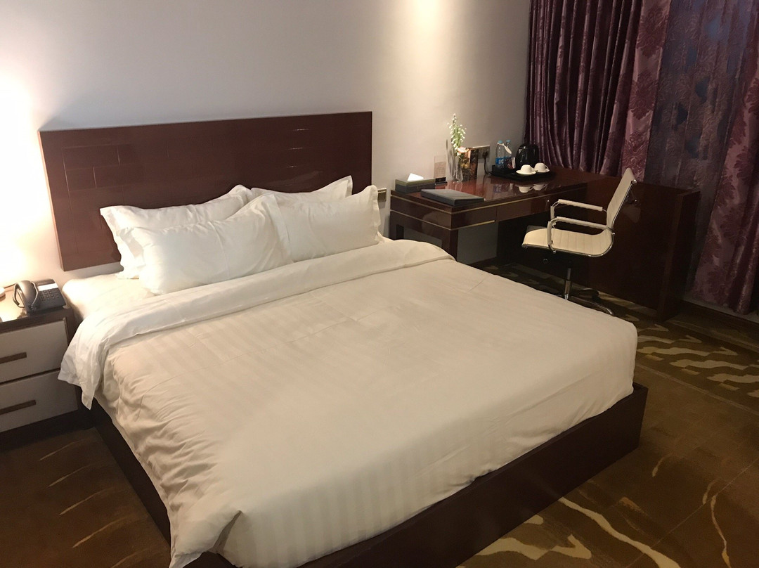 Royal Hinthar Hotel主图