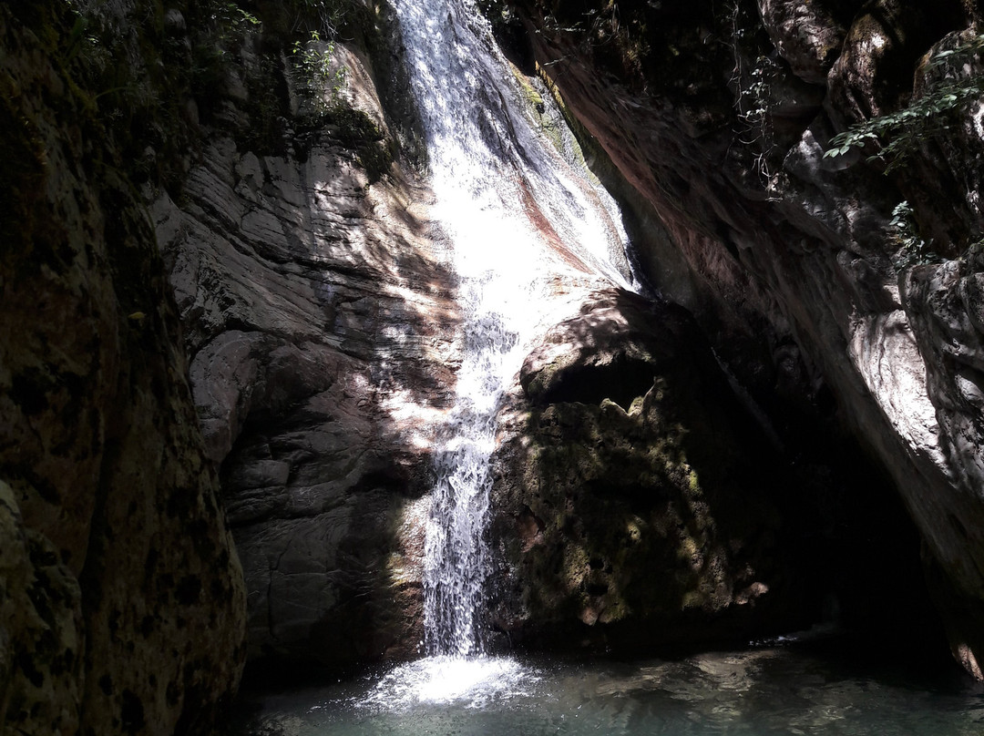 Mavri Spilia-Prousos必去景点