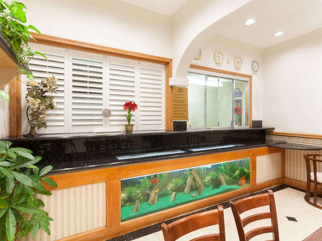 Days Inn by Wyndham Alhambra CA主图