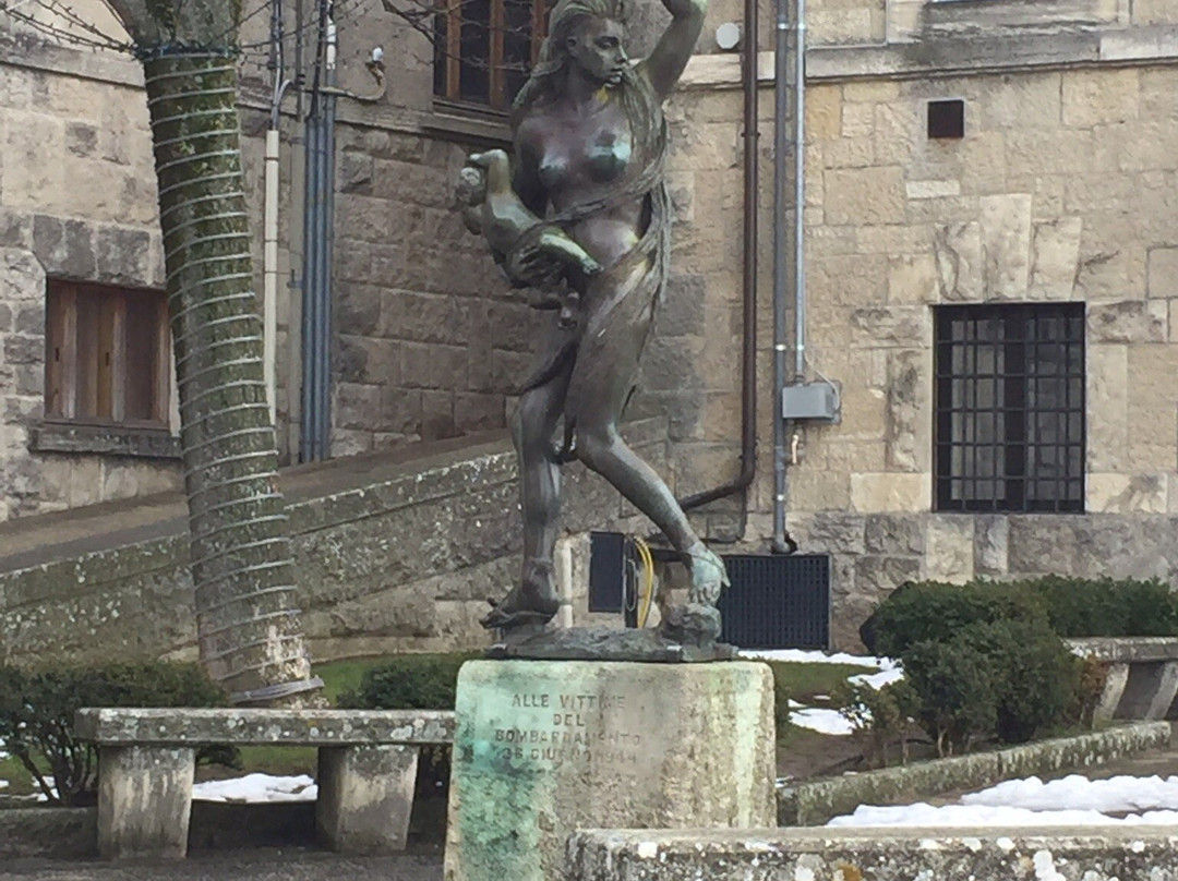 Sculpture Mother and Child-圣马力诺城必去景点