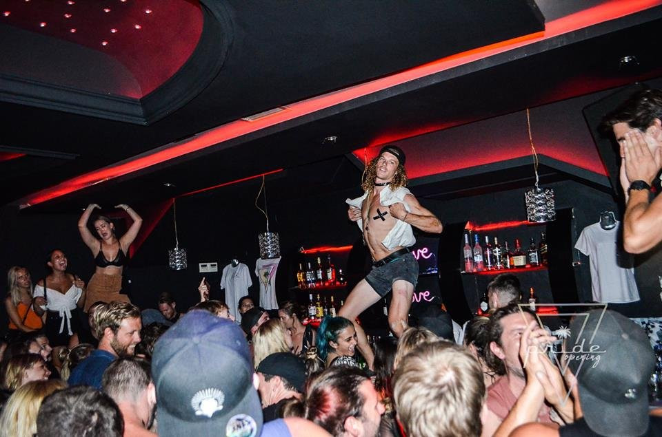 Pride Bar-Chora必去景点