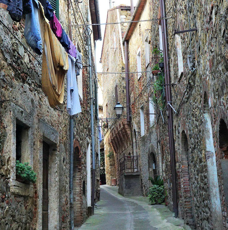 Piazza del Castello di Montemerano-Montemerano必去景点