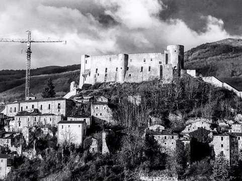 Castello Caracciolo-Brienza必去景点