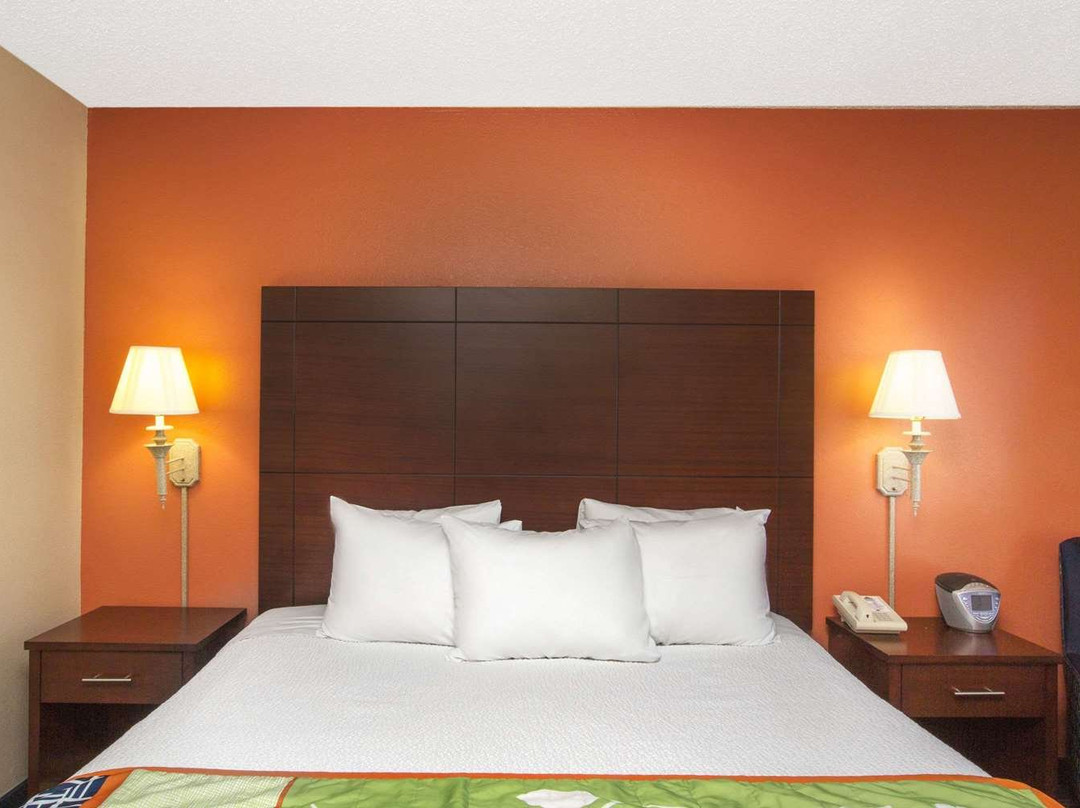 弗里蒙特戴斯酒店主图