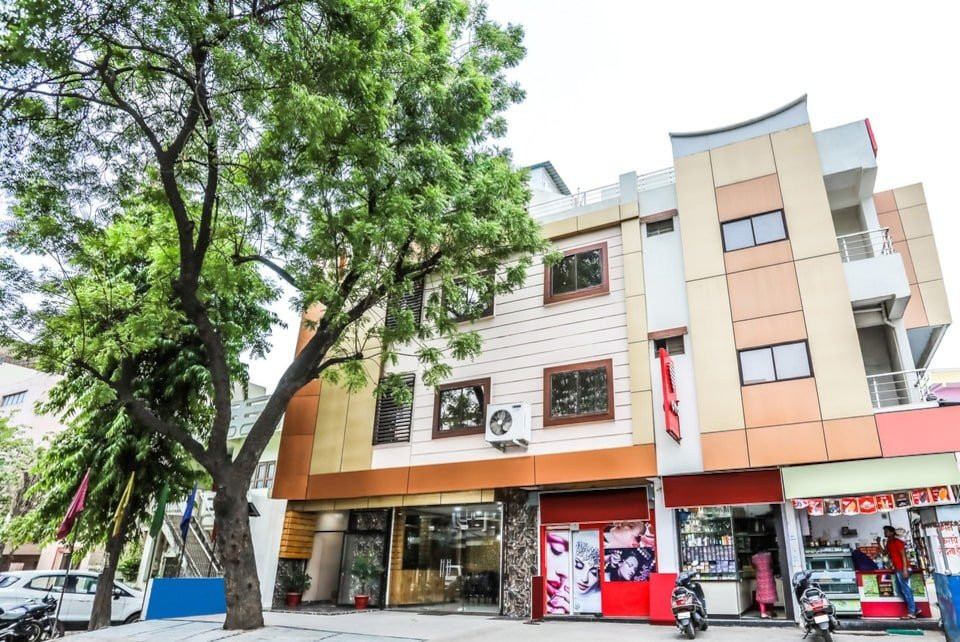 OYO 2681 Hotel Madhuram palace主图