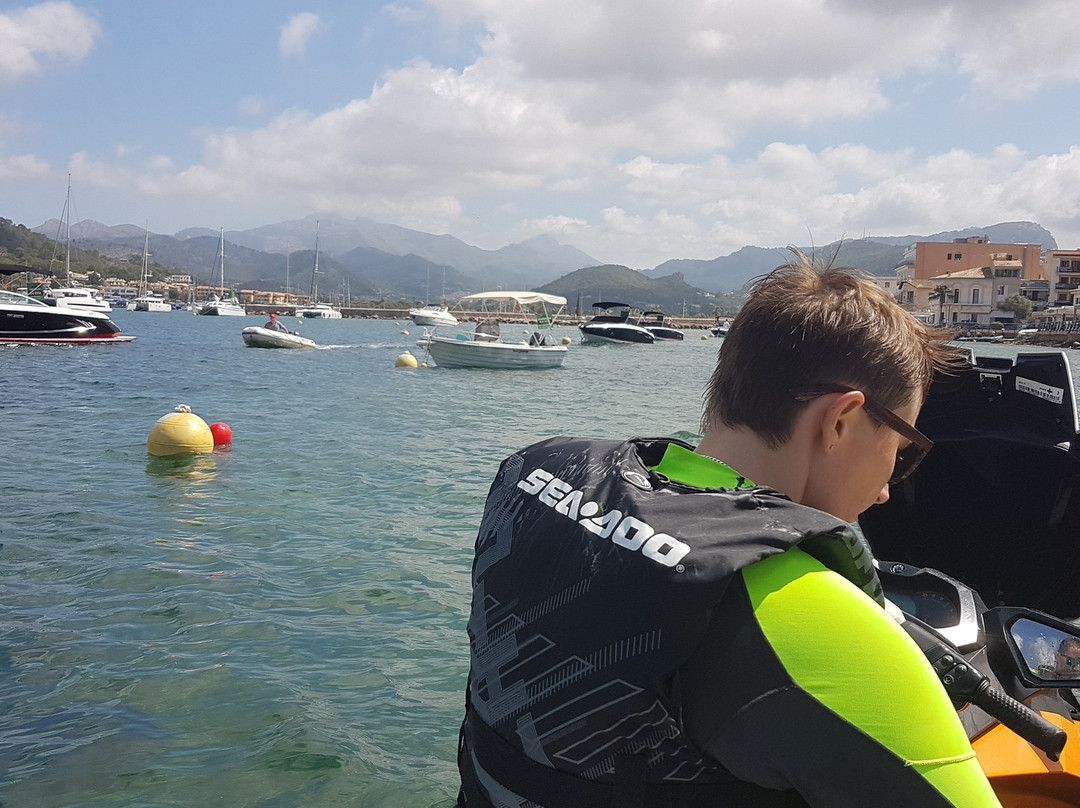 Play Hard Jet Ski Hire景点图片