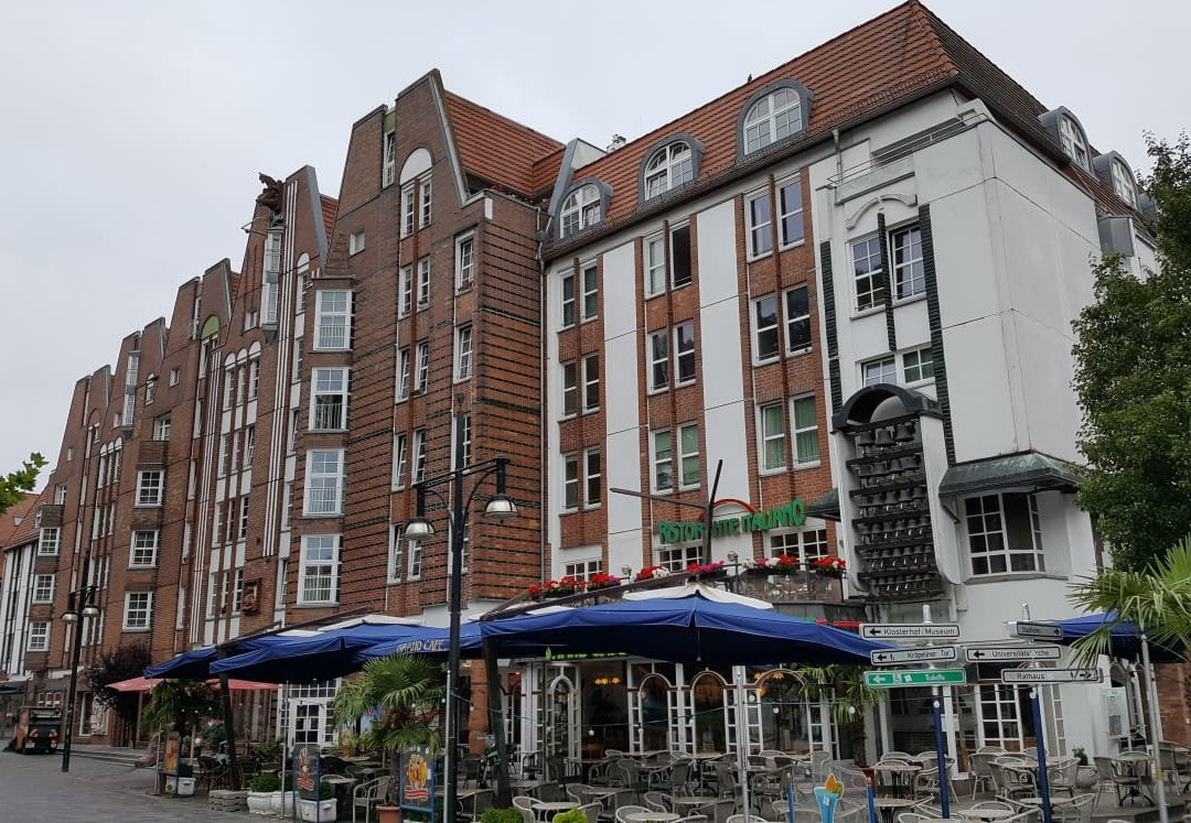 Glockenspiel Fünfgiebelhaus-罗斯托克必去景点