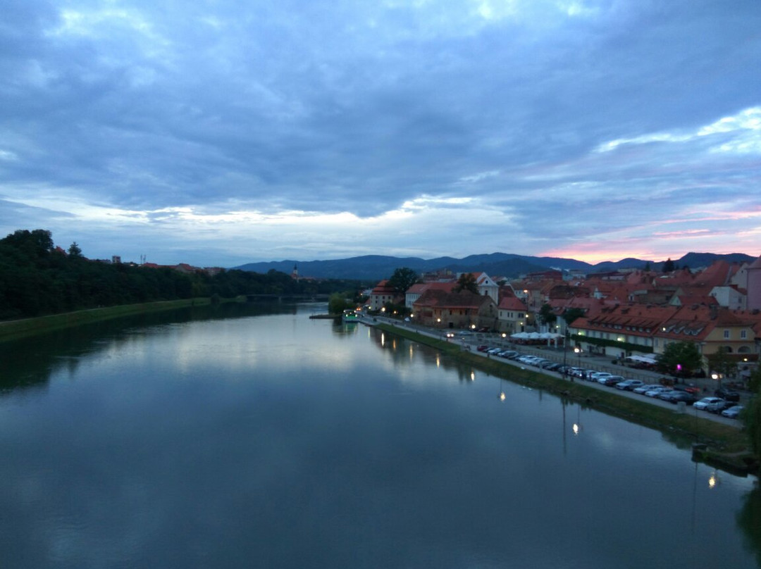 Old Bridge (Drava Bridge)景点图片