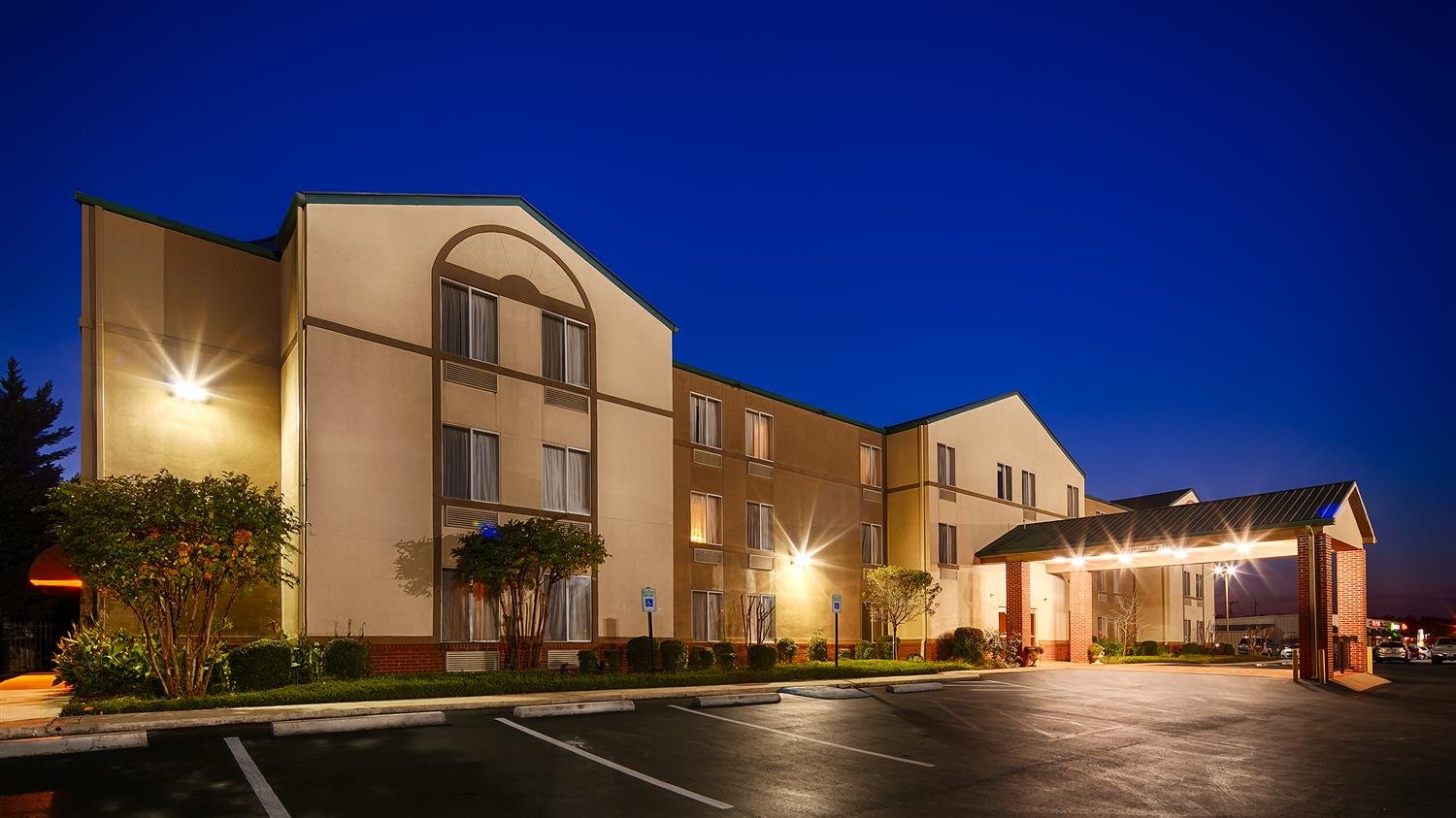 Best Western Plus Russellville Hotel & Suites-官方