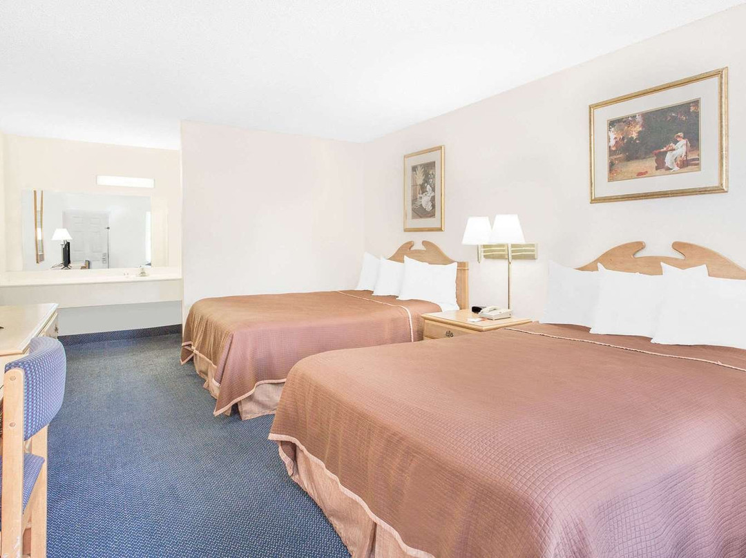 Howard Johnson by Wyndham Staunton主图