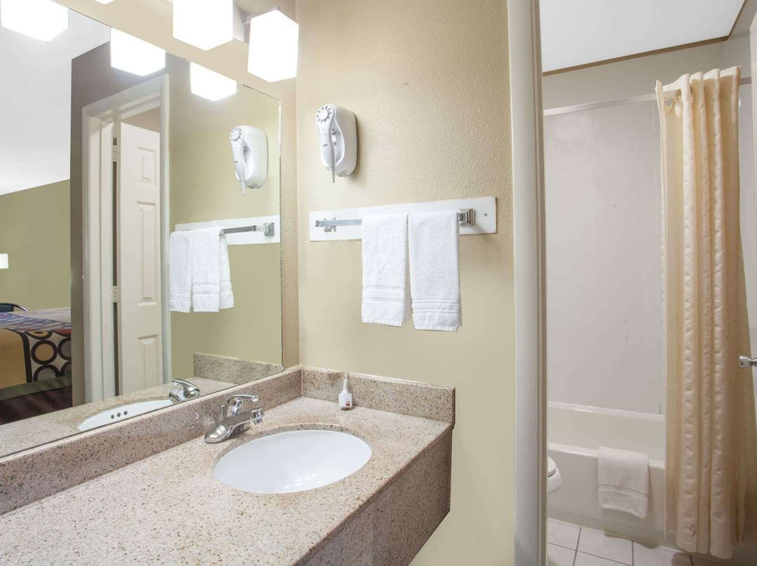 Super 8 by Wyndham Nashville West主图