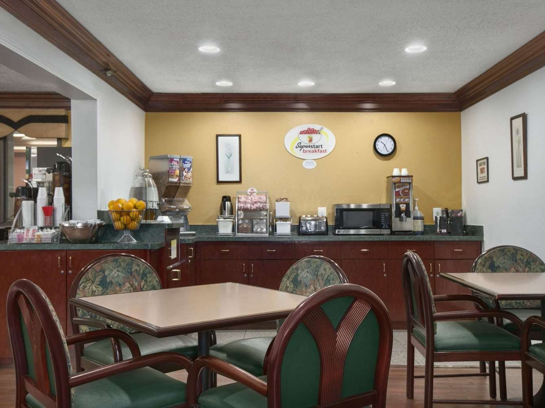 Super 8 by Wyndham Canton / Livonia Area主图