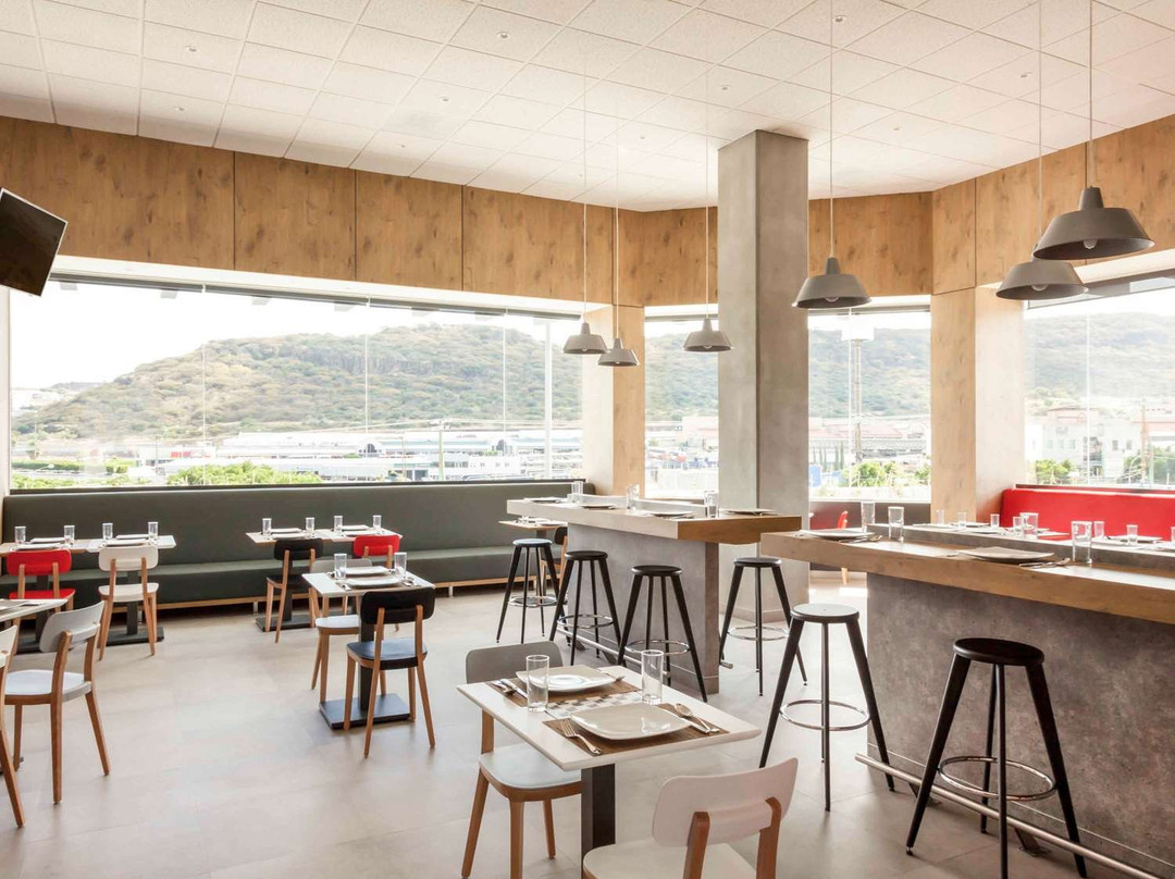 宜必思克雷塔罗酒店主图