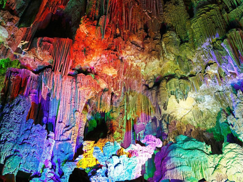 Busot旅游景点-Canelobre Caves