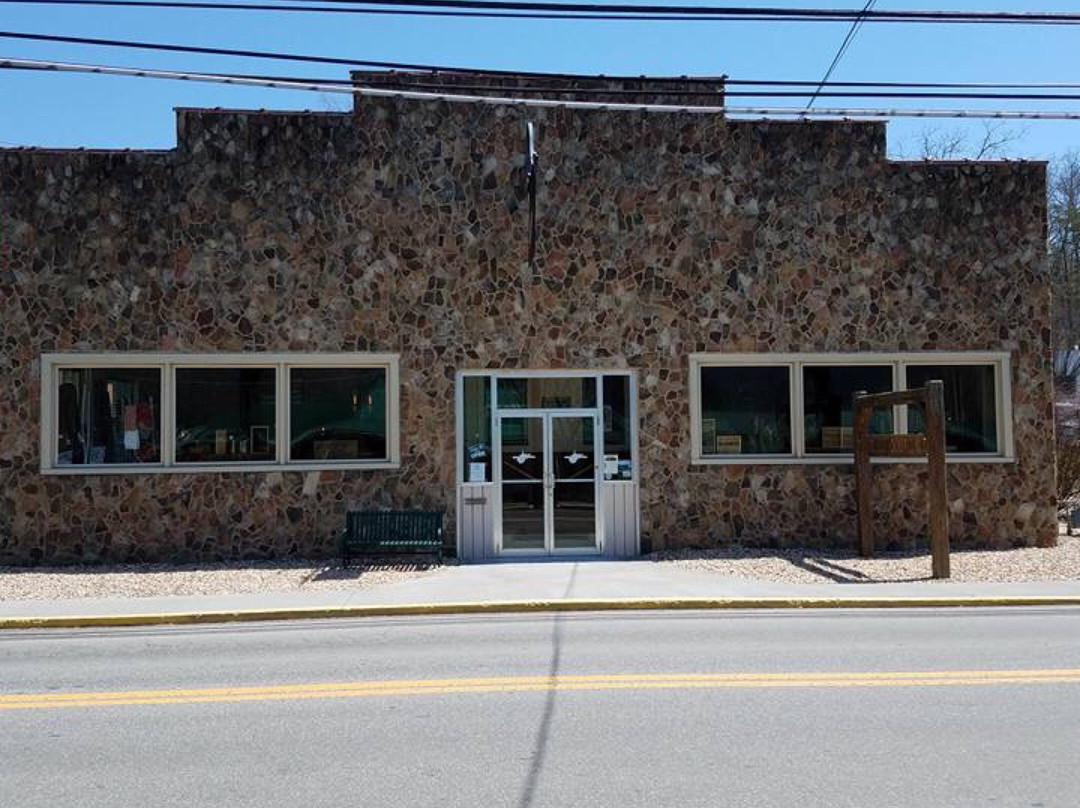 Barnwood Living-White Sulphur Springs必去景点