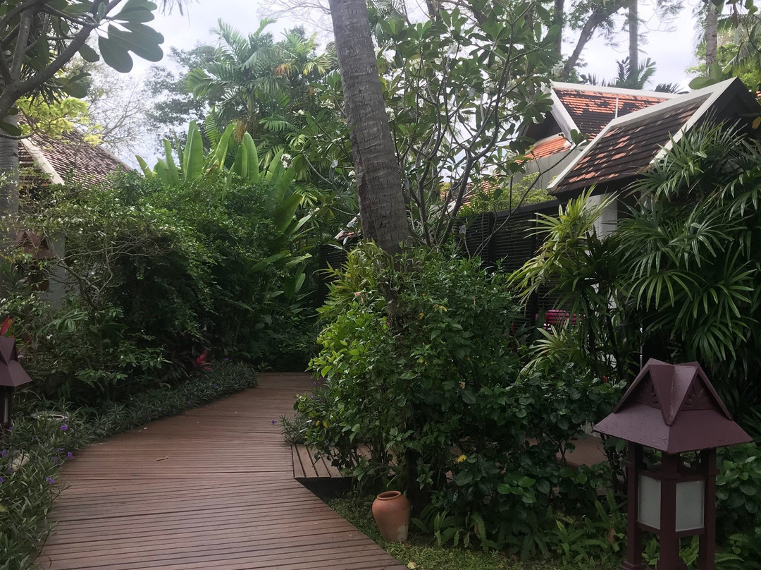 查汶丽晶海滩度假村主图