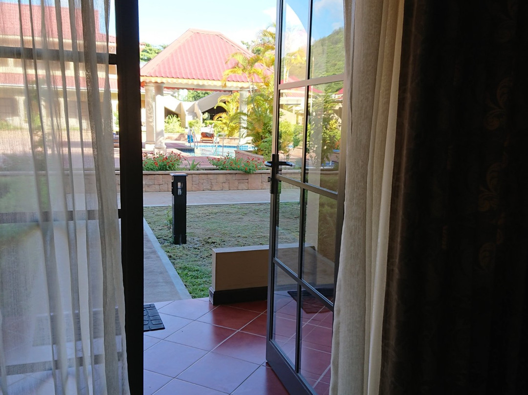 Oasis Hotel Restaurant & Spa主图