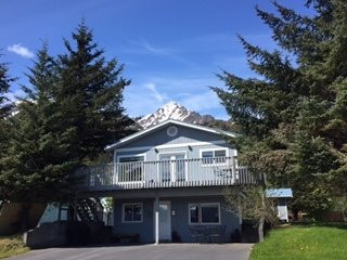 Bears Den Alaska Lodging