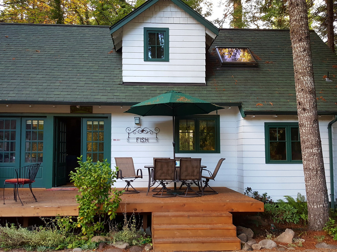 McKenzie Riverside Cottages