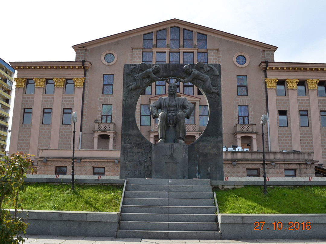 Monument Of Ilia Chavchavadze-巴统必去景点