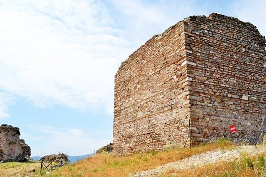 Castle of Nea Peramos (Anaktoroupoli)景点图片