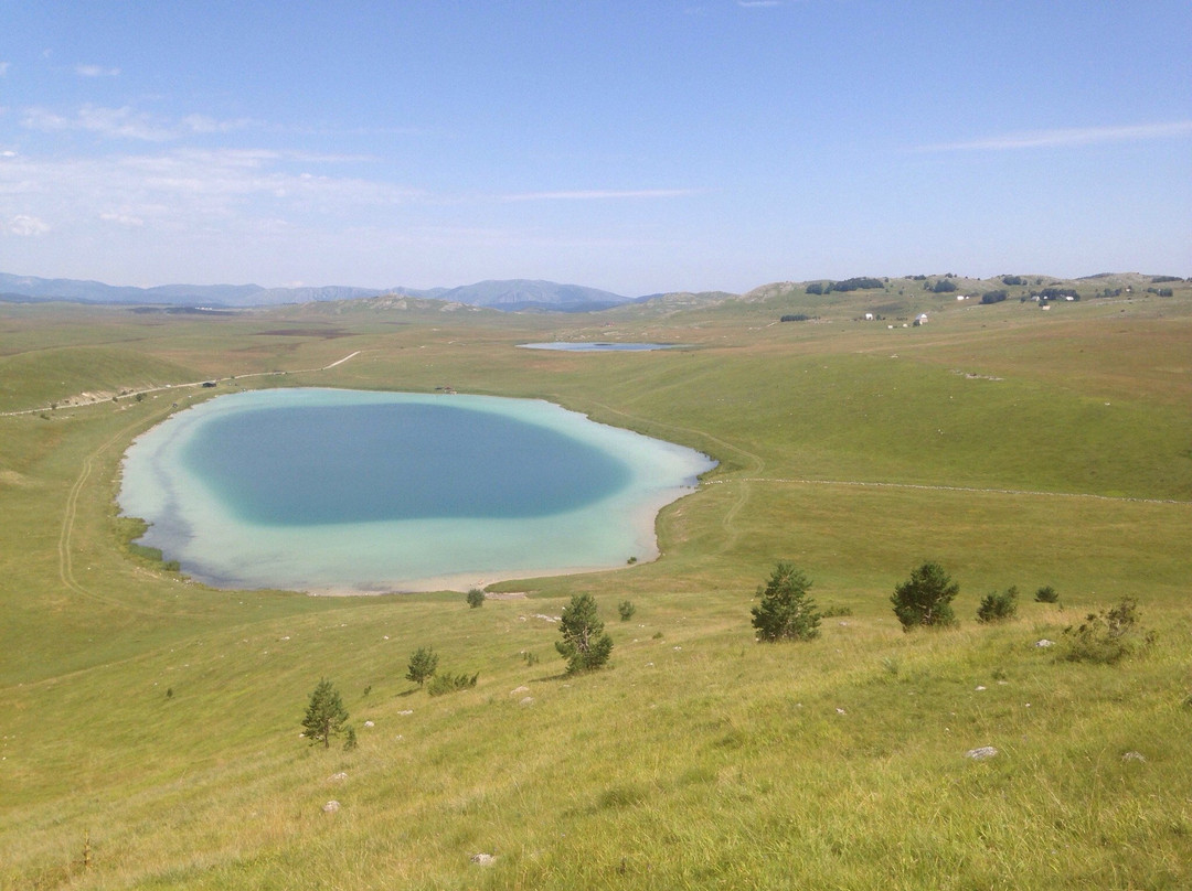 Vrazje Lake景点图片