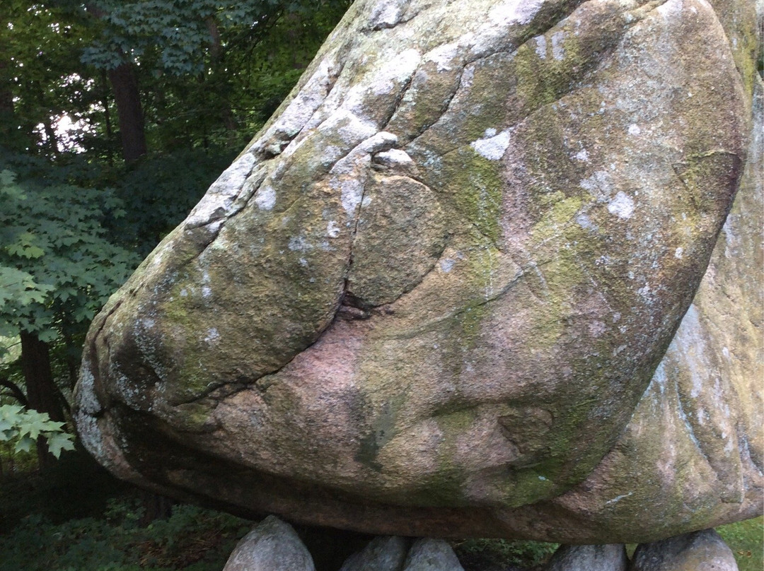North Salem Balanced Rock-North Salem必去景点