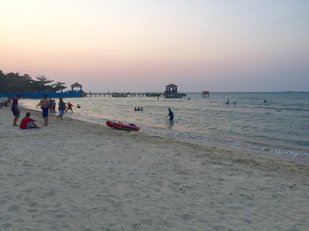 Bandengan Beach景点图片