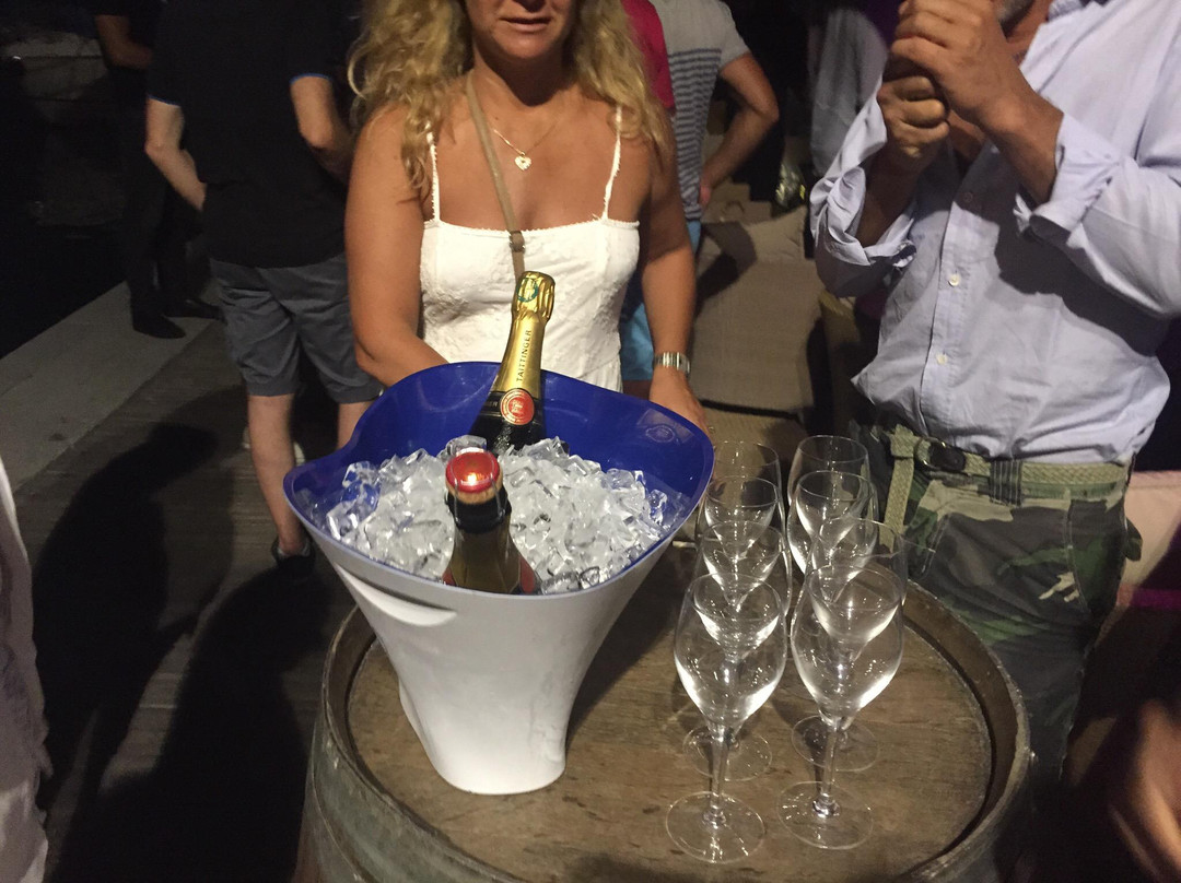 B'52 Bar Ambiance Cocktails Tapas Bonifacio