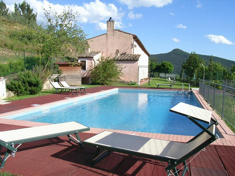 Agrituristica Del Lungomonte Pisano Farm Stay-泳池