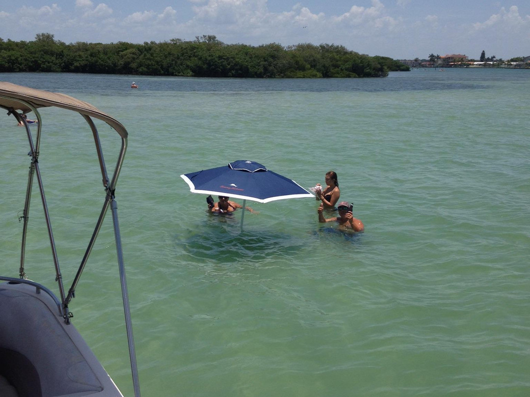 Mad Beach Boat Rentals景点图片