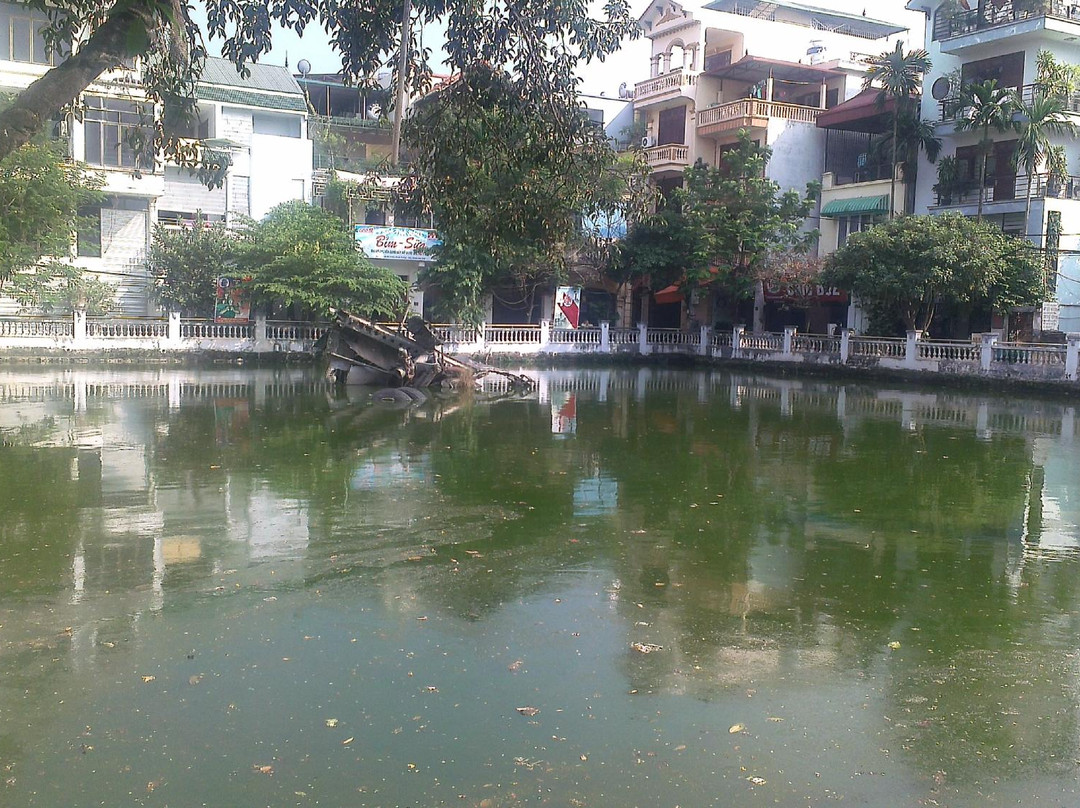 Huu Tiep Lake and the Downed B-52-Ba Dinh必去景点