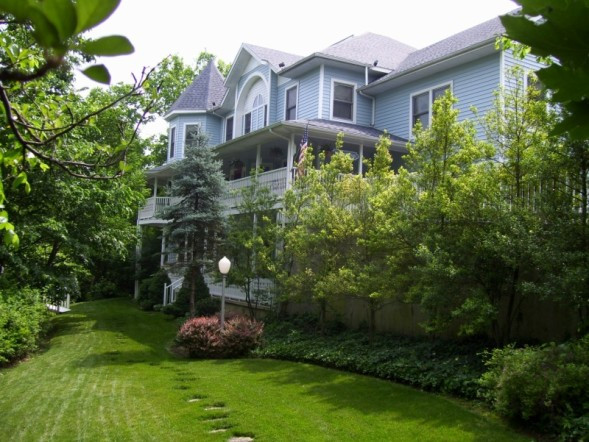 Walnut Shade酒店住宿-Emory Creek Victorian Bed and Breakfast