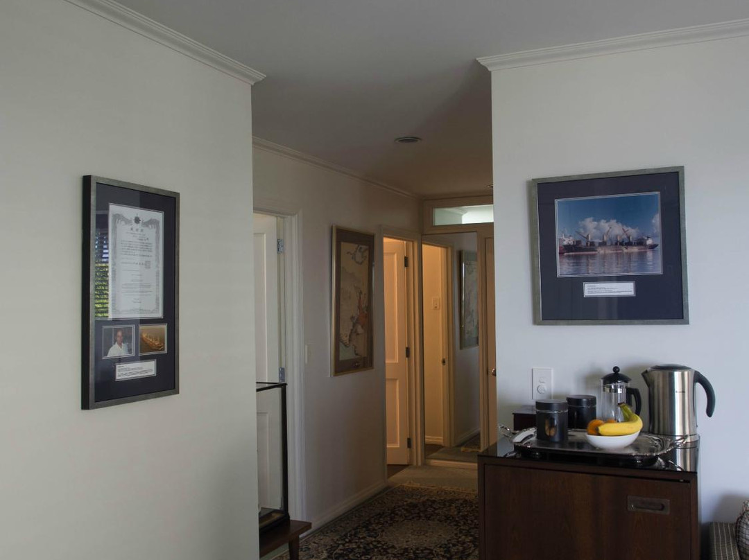 The Captain's Landing主图