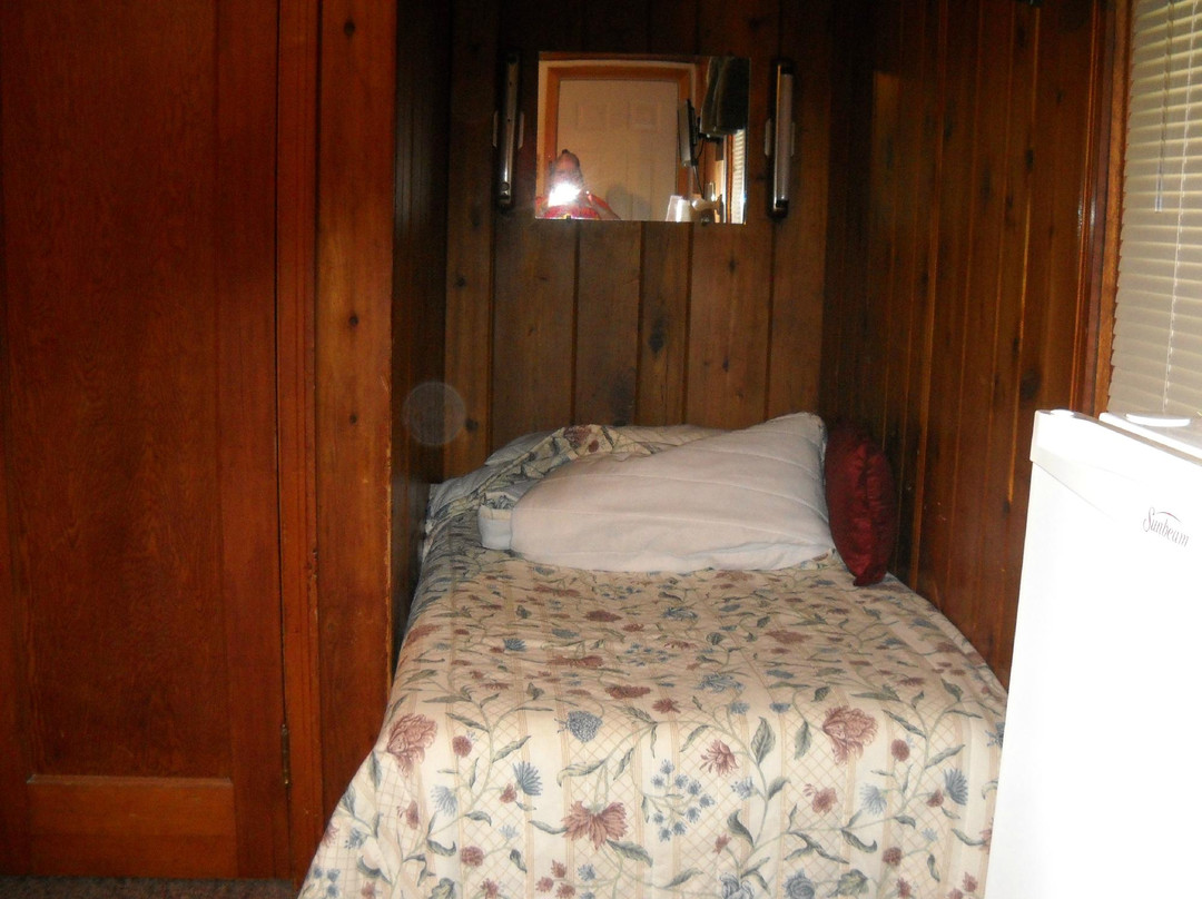 Riverside Motel主图