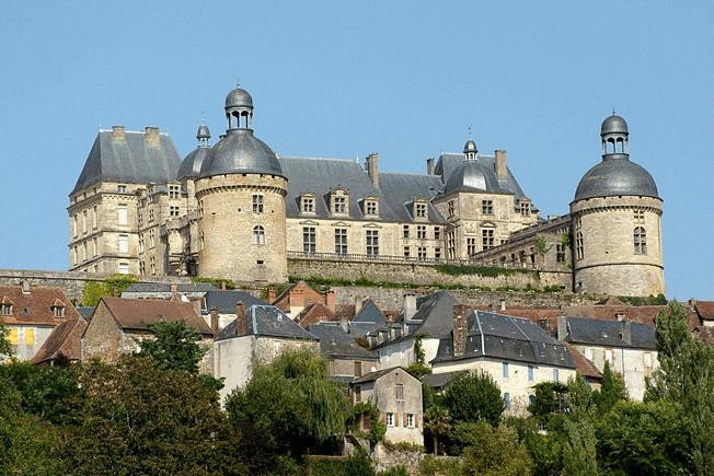 Château de Hautefort景点图片