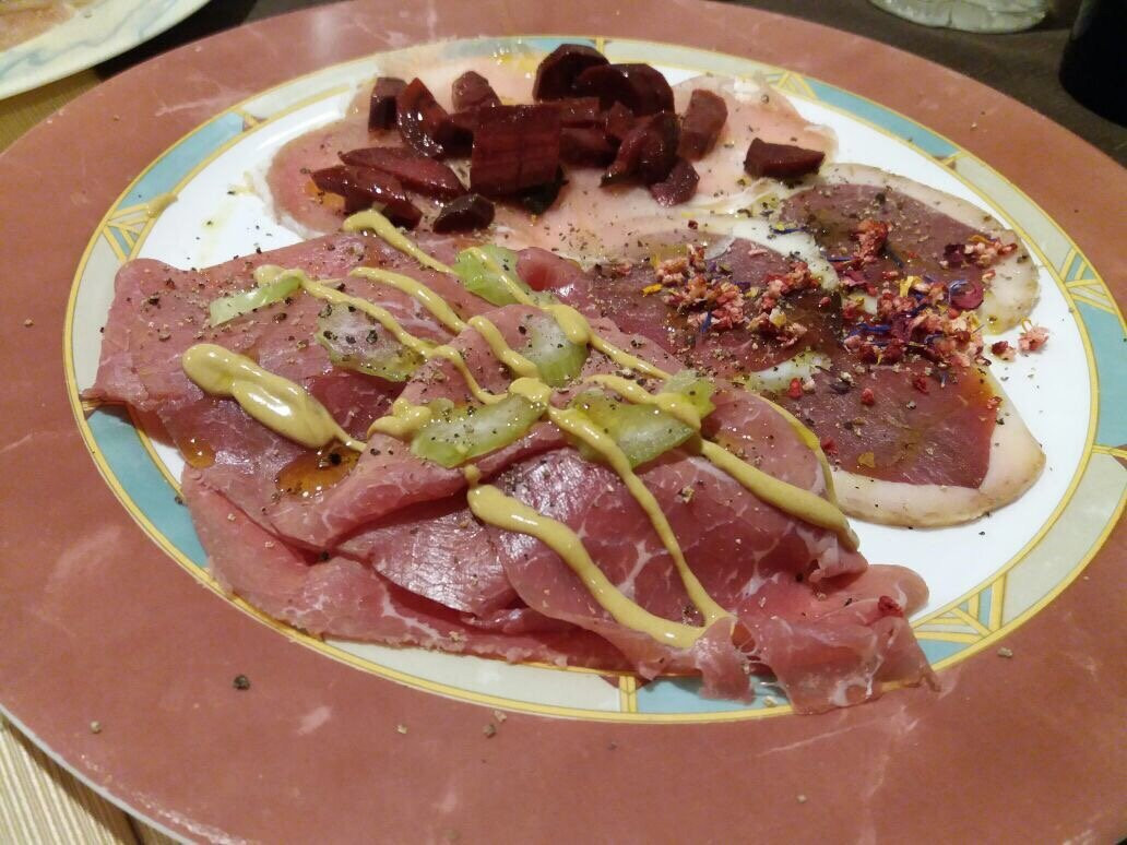 Urbania餐馆和美食-La Braverja