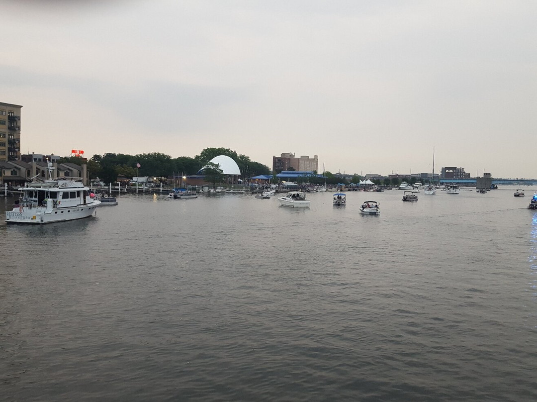 Bay City Boat Lines景点图片