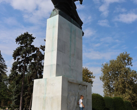 Monument of Gratitude to France-贝尔格莱德必去景点