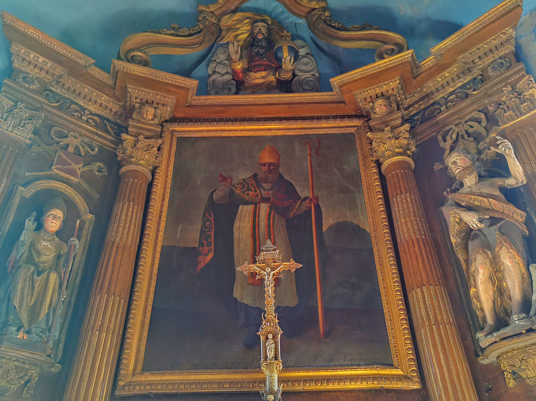 Saint-Austremoine Church景点图片