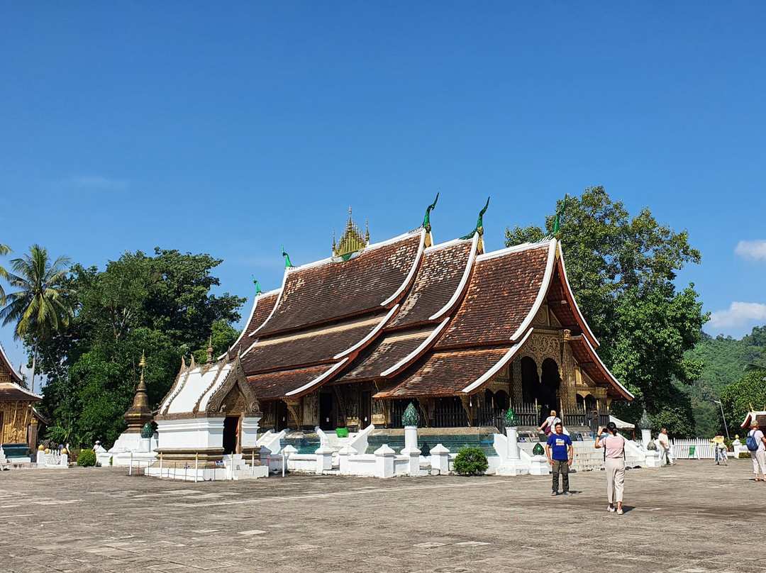 Laos guide and driver services-琅勃拉邦必去景点