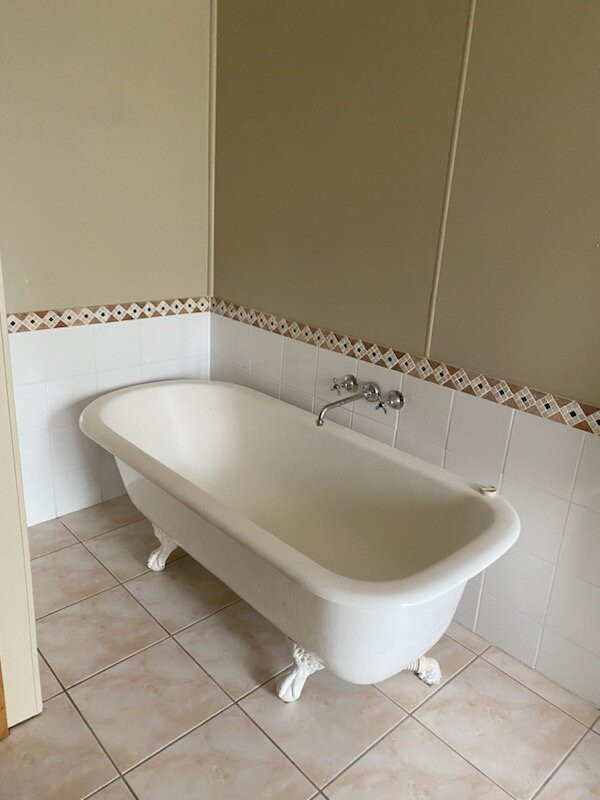 Carriageway Retreat主图